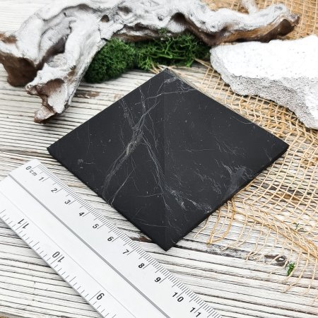 Пирамида шлифованная 8 см, шунгит