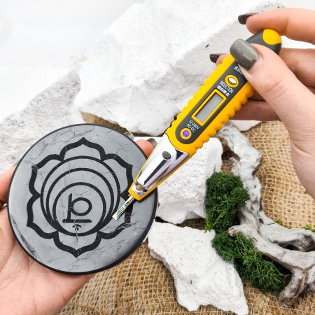 Плитка круглые полированные с гравировкой Свадхистана 10 см, шунгит