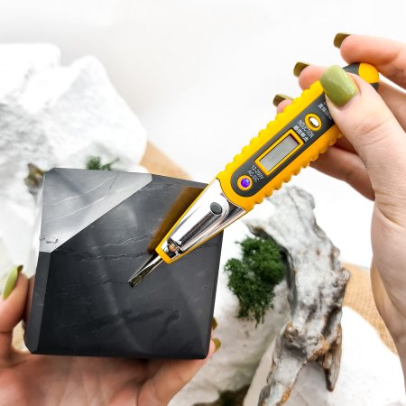 Куб полированный со скошенным краем 8 см, шунгит