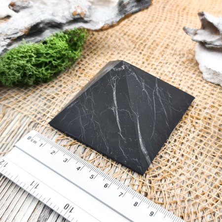 Набор пирамиды шлифованные, шунгит