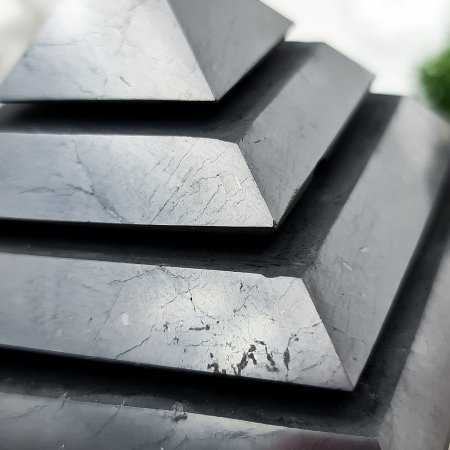 Пирамида Саккара 7 см, шунгит