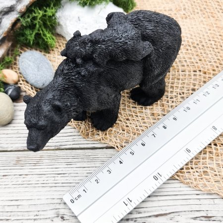 Медведица с медвежонком М