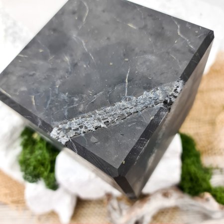 Куб с кварцем 10 см