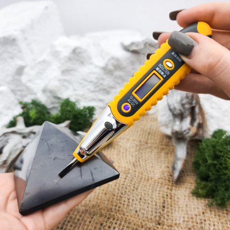 Пирамида полированная 7 см, шунгит