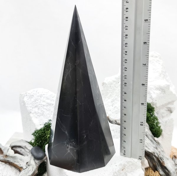 картинка Пирамида восьмигранная 9 см, шунгит от интернет- магазина Планета шунгита
