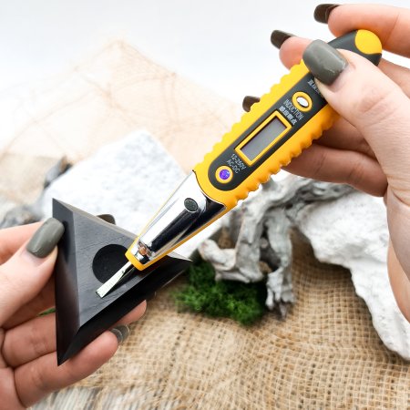 Подставка для шара/яйца треугольная малая, шунгит Подставка для шара/яйца треугольная малая, шунгит