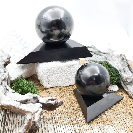 Подставка для шара/яйца треугольная большая, шунгит Подставка для шара/яйца треугольная большая, шунгит