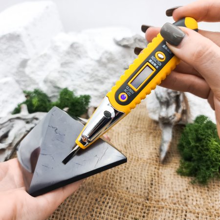 Пирамида полированная 8 см, шунгит