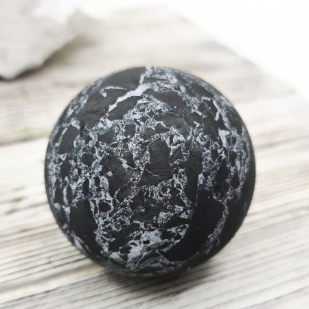 Шар с кварцем 6 см, шунгит