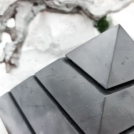 Пирамида Саккара 14 см, шунгит