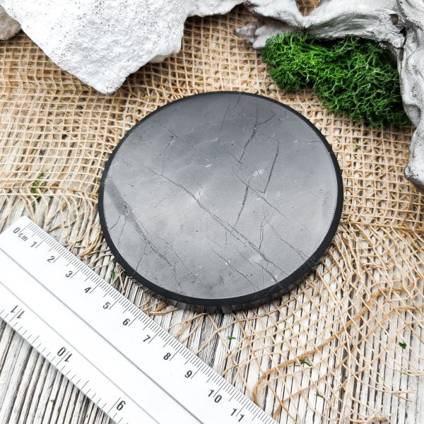 картинка Плитка круглая полированная 10 см , шунгит от интернет-магазина Планета Шунгита