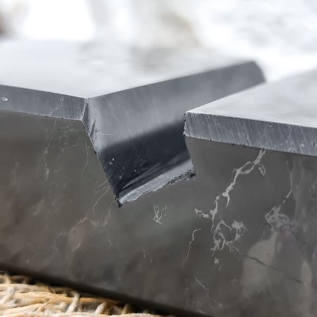 Подставка для мобильного телефона полированная, шунгит