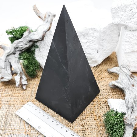 Пирамида Голода шлифованная 9 см, шунгит