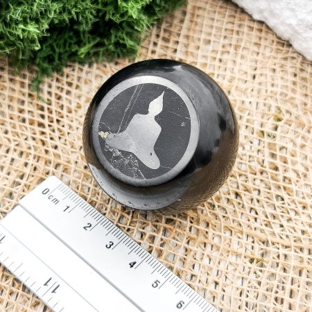 Скошенный шар с глубокой гравировкой Будда 5 см, шунгит